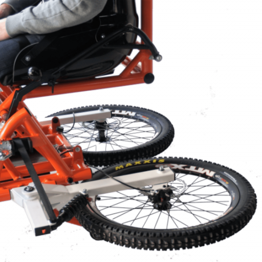 quadrix-hands-gravity-wheelchair-with-rear-wheels-folded-up-ready-for-the-ski-slope-lifts-800×570-731×521